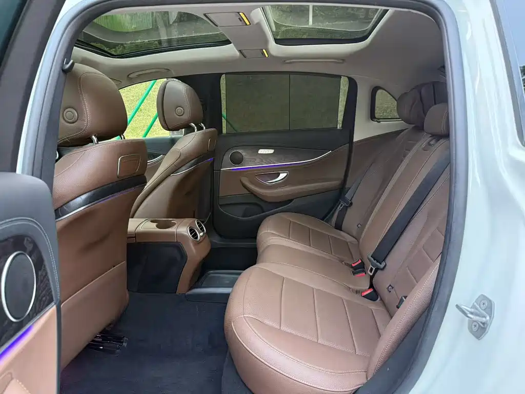 Mercedes-Benz E-Class — миниатюра 6