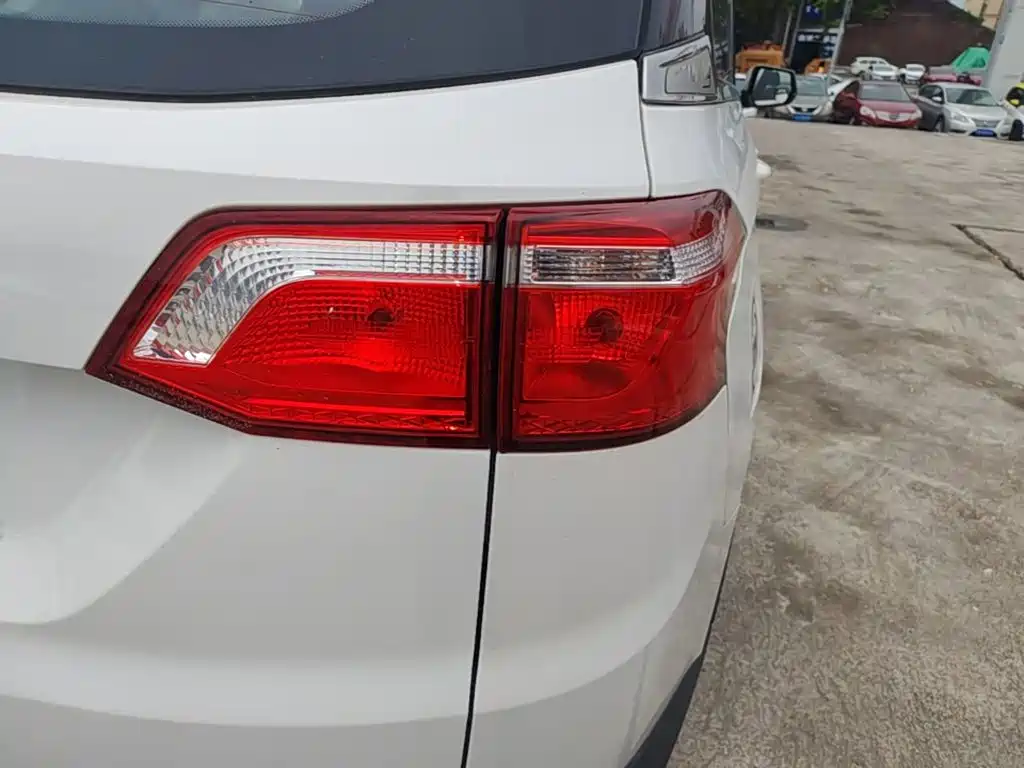 Wuling Hongguang S3 — миниатюра 8