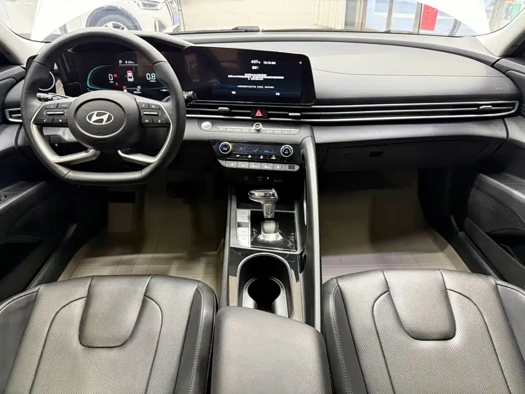 Hyundai Elantra — миниатюра 20