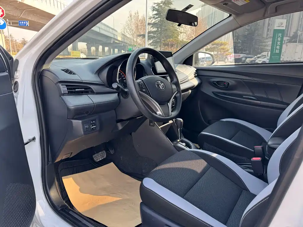 TOYOTA YARIS L ZHIXUAN