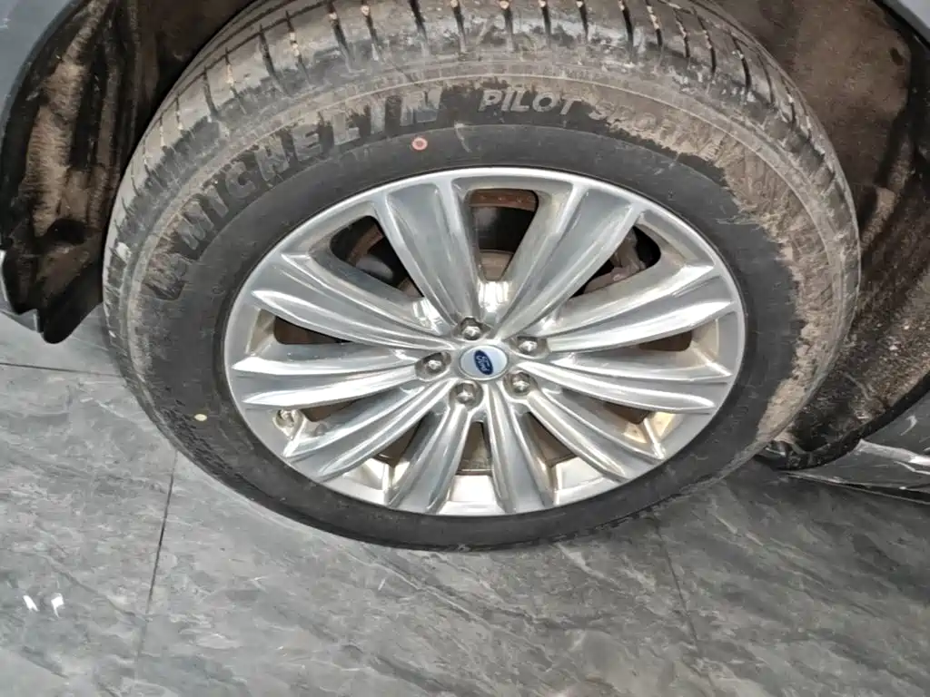 Ford Explorer — миниатюра 23
