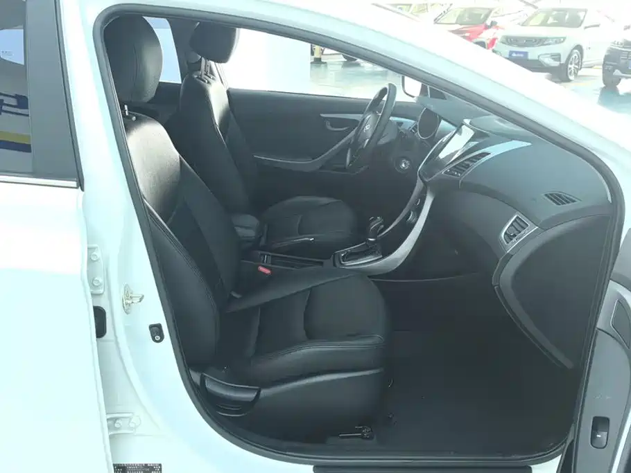 Hyundai Elantra Langdong — миниатюра 8