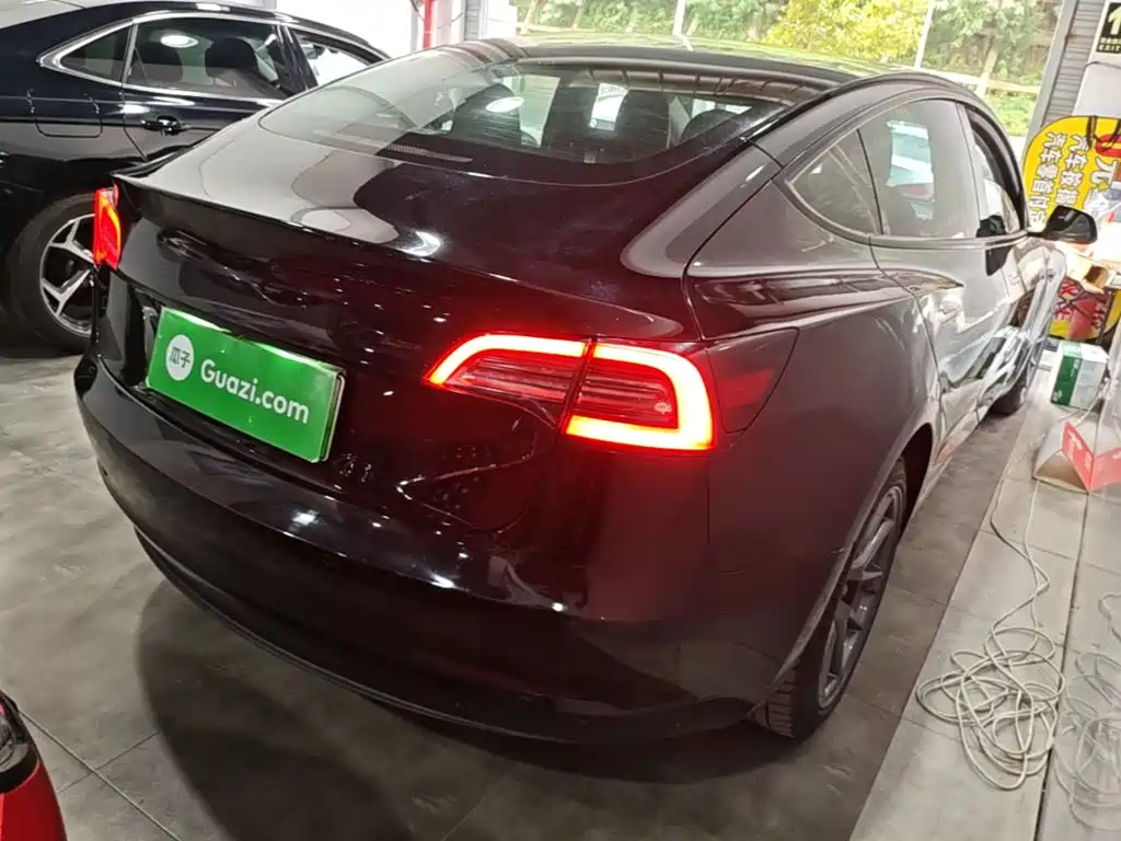 Tesla Model 3 — миниатюра 7