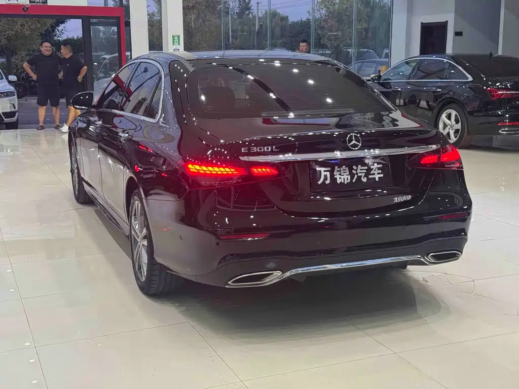 Mercedes-Benz E-Class — миниатюра 5