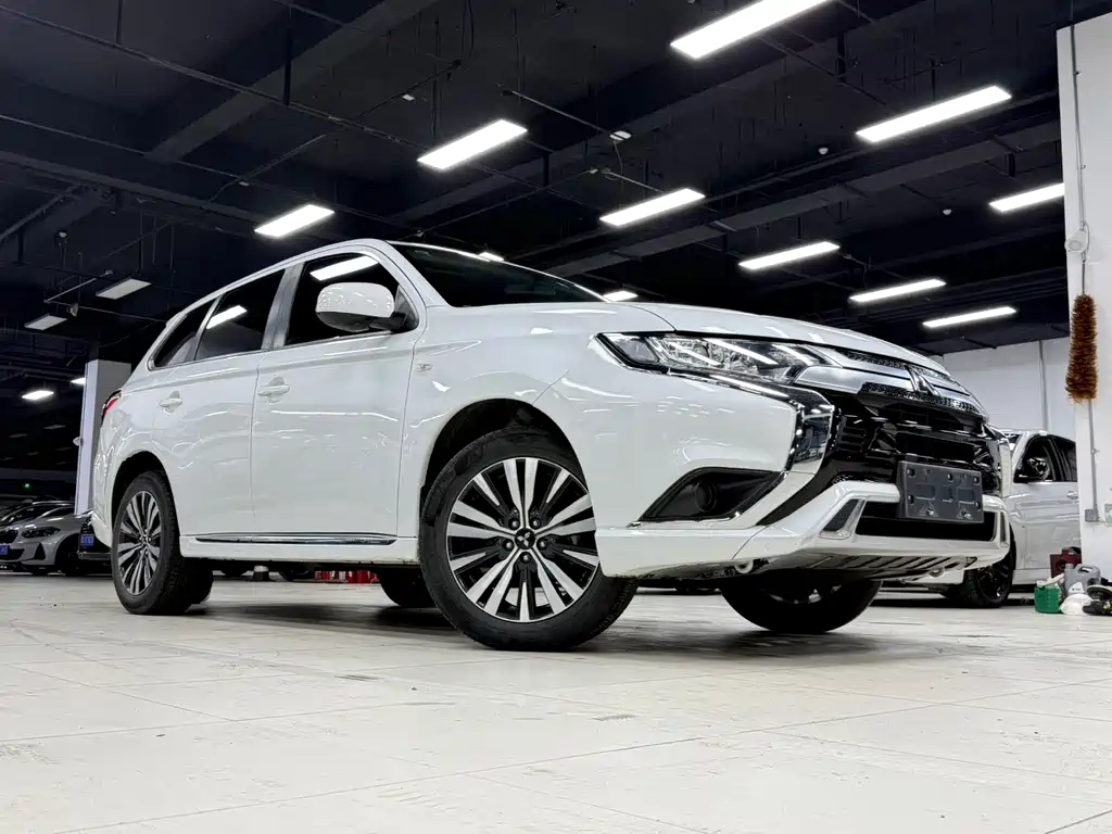 Mitsubishi Outlander 2021 2.0L 5 мест