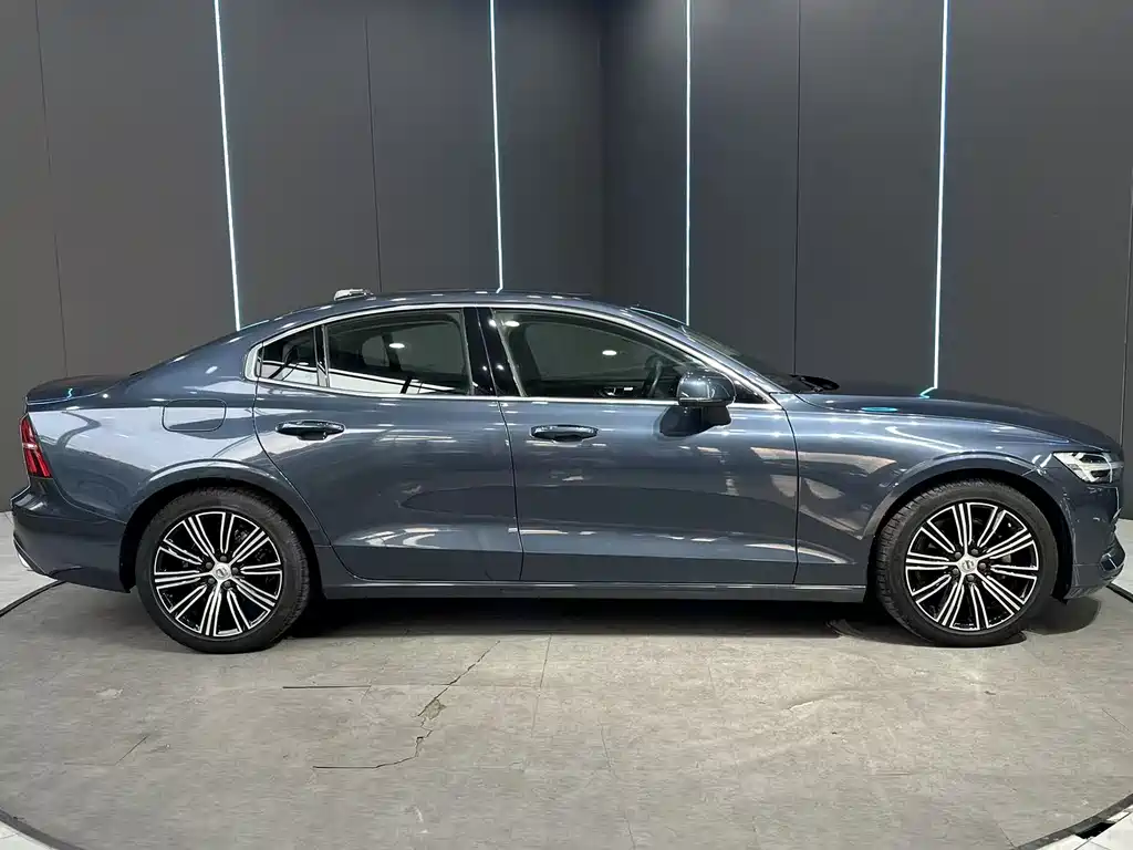 Volvo S60 2022 B4 Luxury
