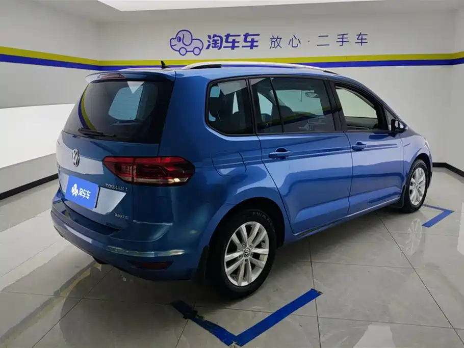 VOLKSWAGEN TOURAN