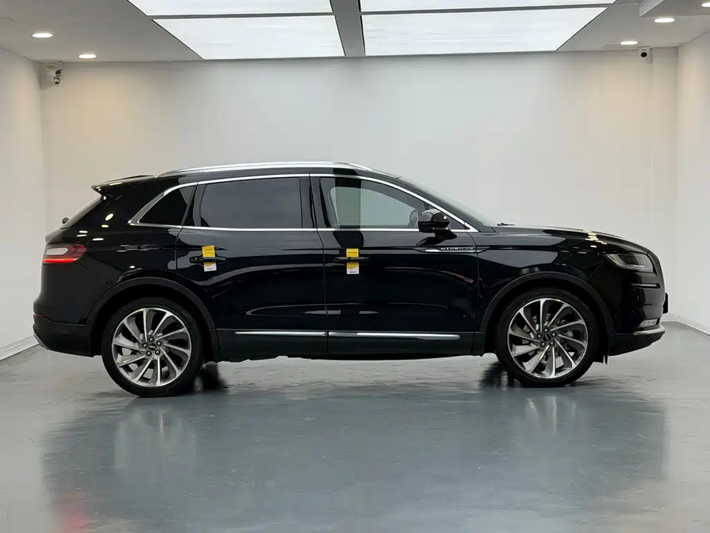 Lincoln Nautilus 2021 2.7T