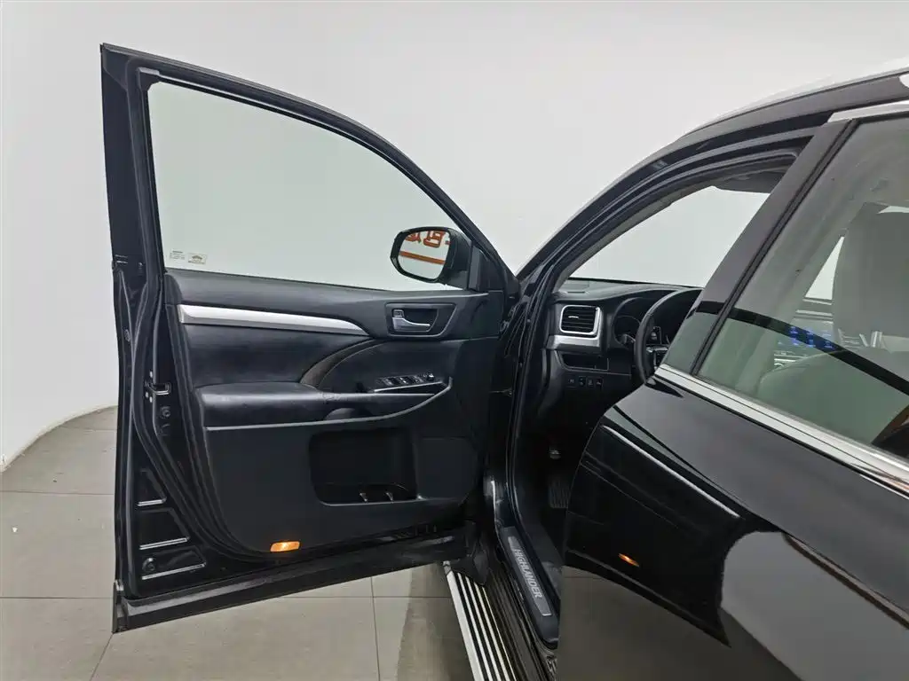 Toyota Highlander 2018 2.0T Luxury 7 мест V
