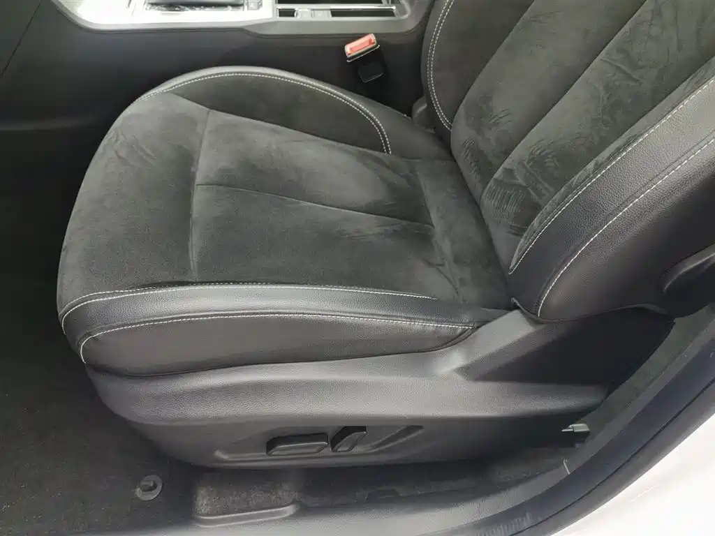 ROEWE RX5 NEW ENERGY