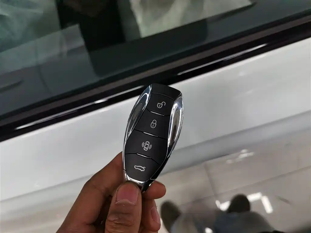 Hongqi EH7 2024 640 Pro+