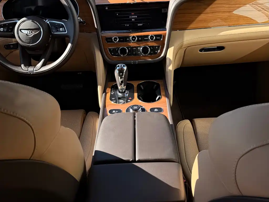 Bentley Bentayga — миниатюра 9