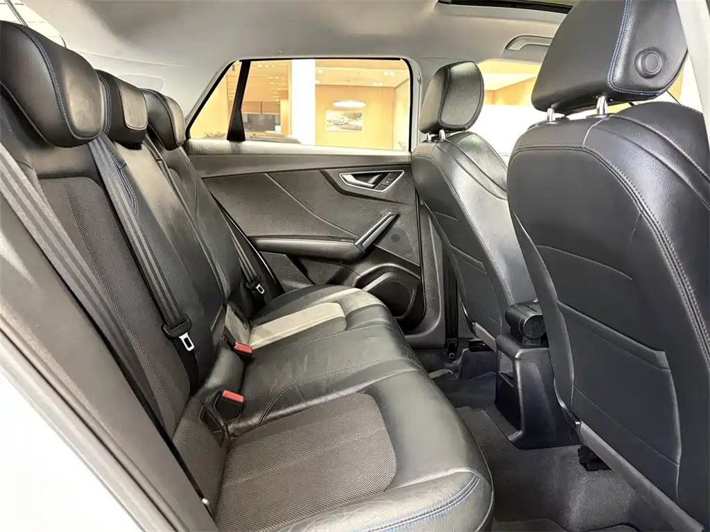 Audi Q2L e-tron - фото 7