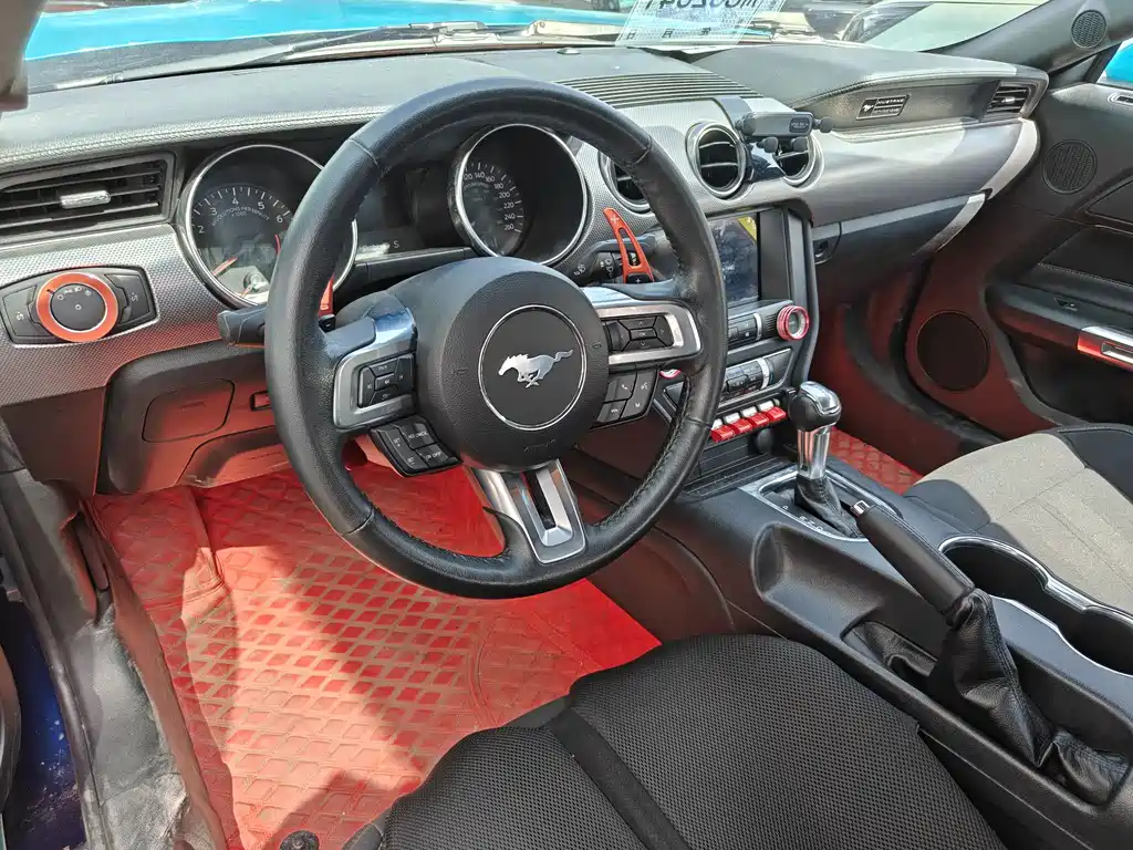 FORD MUSTANG