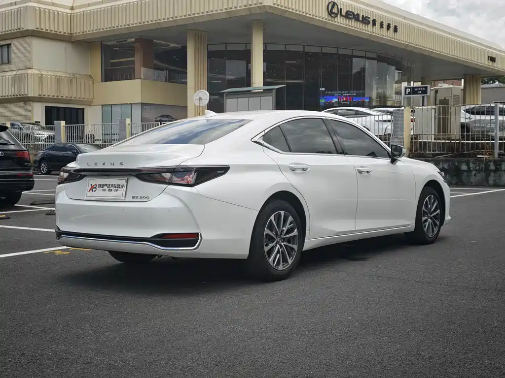 Lexus ES 2025 200 Premium