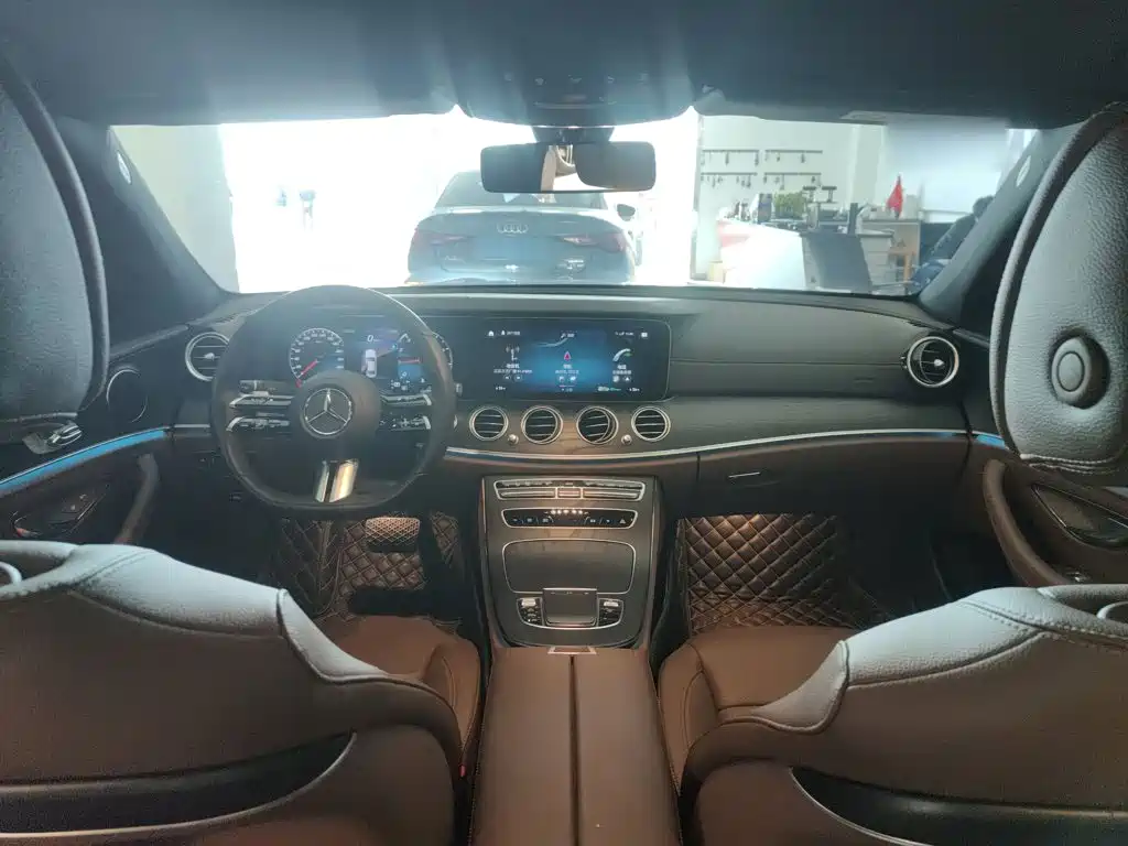Mercedes-Benz E-Class — миниатюра 6
