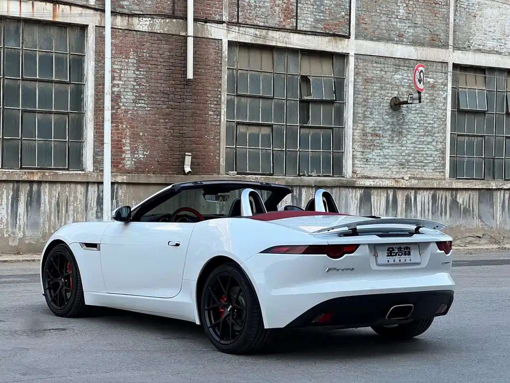 JAGUAR  F TYPE
