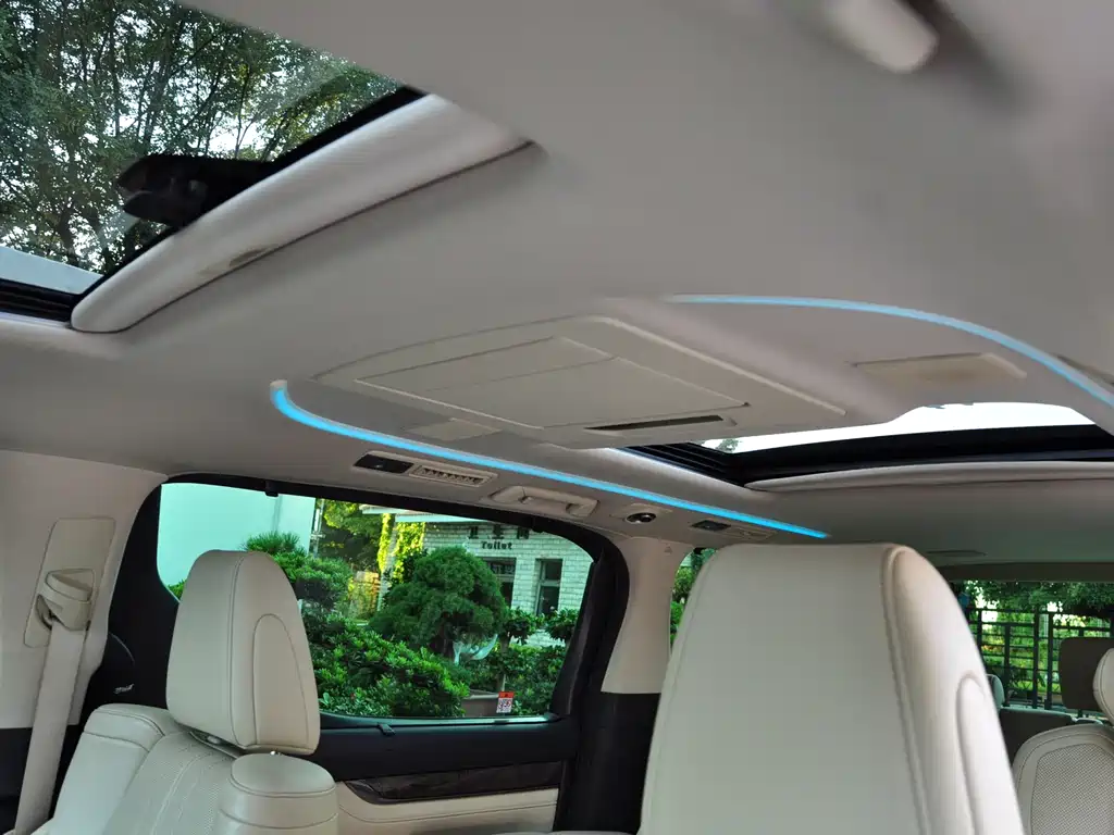 Toyota Alphard — миниатюра 11