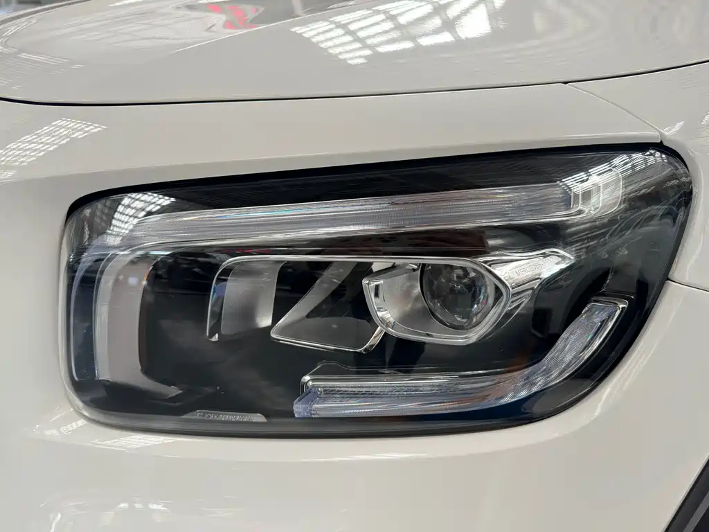 Mercedes-Benz GLB — миниатюра 4