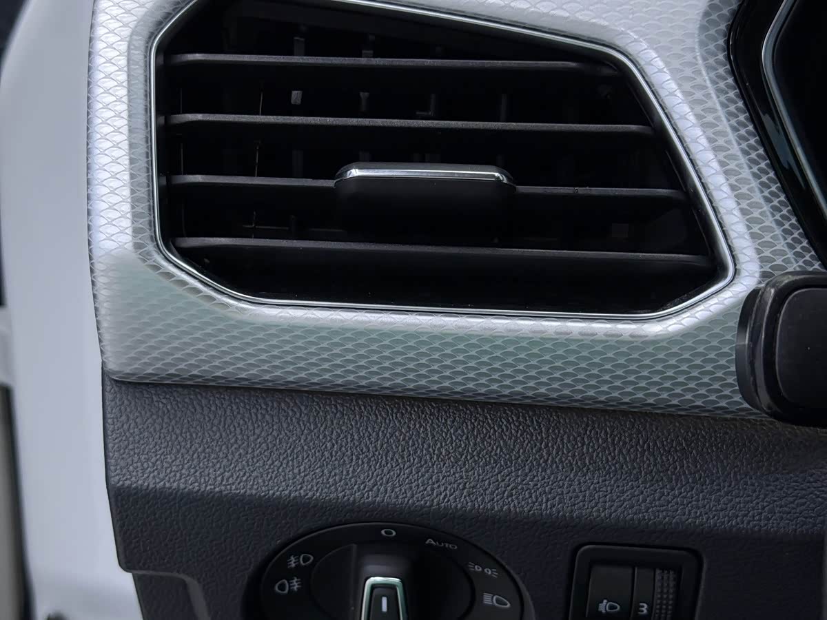 Volkswagen Tanying 1.5 л 2023 г. Белый, пробег 43000 км