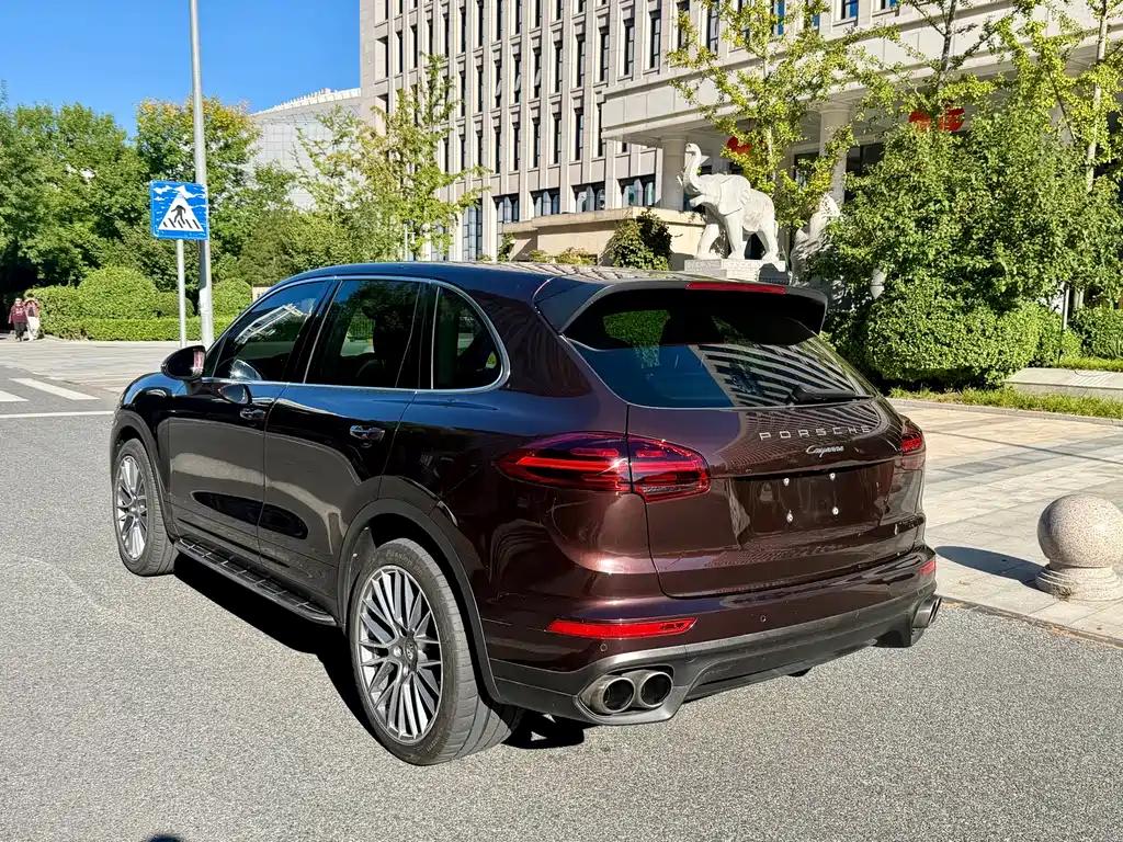 Porsche Cayenne — миниатюра 5