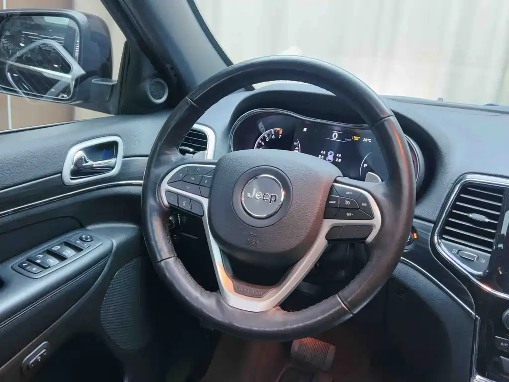 Jeep Grand Cherokee (Import) — миниатюра 9