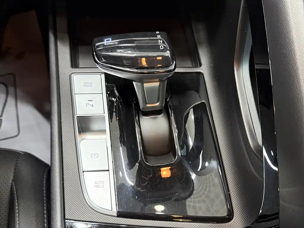 Hyundai Elantra - фото 17
