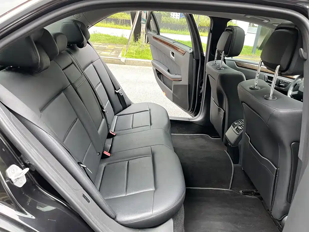 Mercedes-Benz E-Class — миниатюра 9