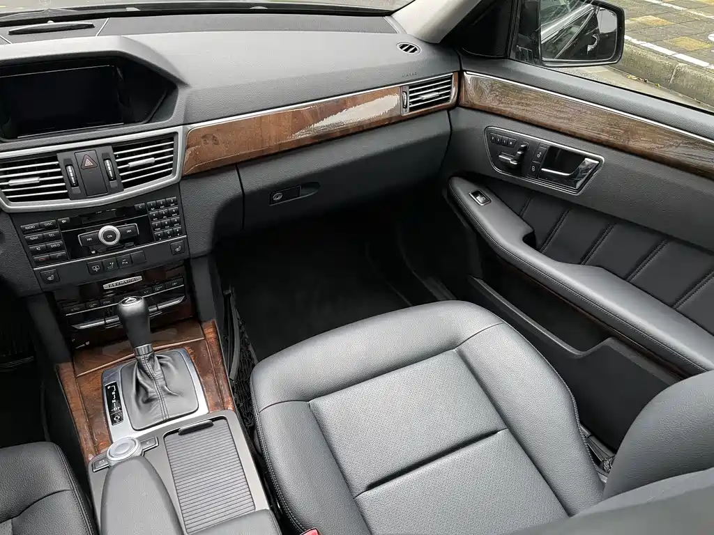 Mercedes-Benz E-Class — миниатюра 14
