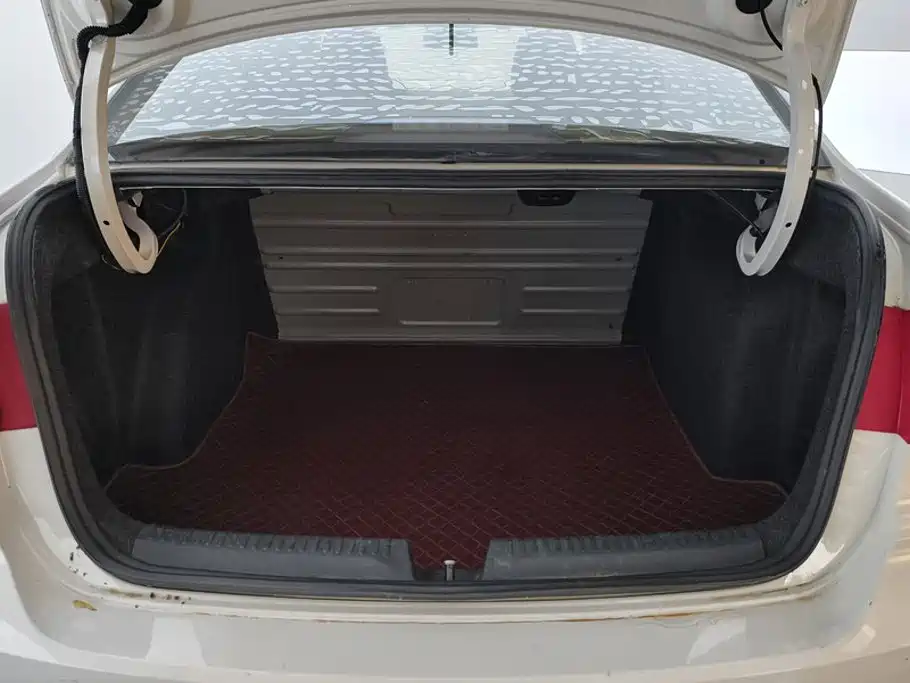 Volkswagen Santana — миниатюра 4