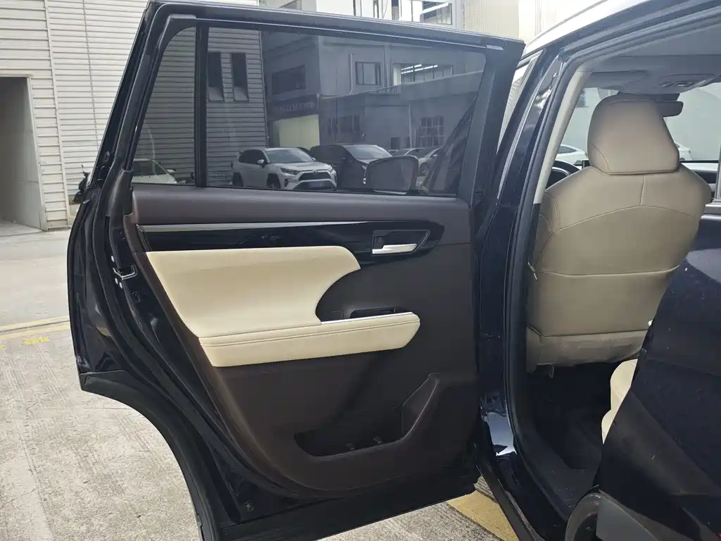 Toyota Highlander — миниатюра 10