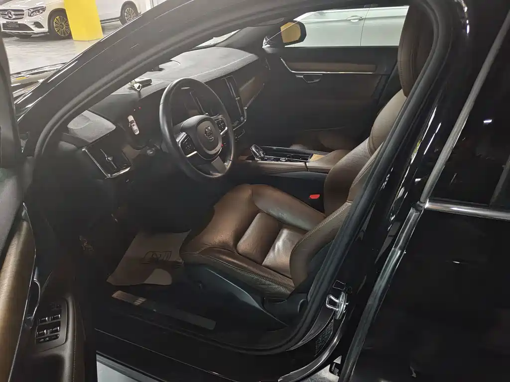 Volvo S90 — миниатюра 4