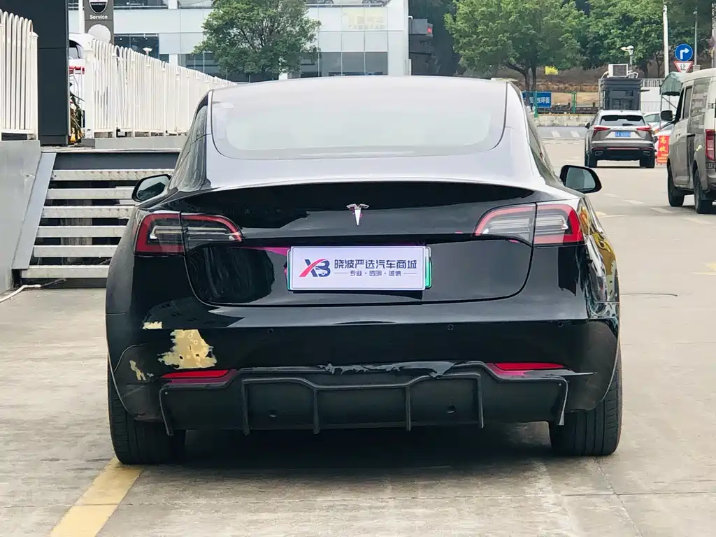 TESLA MODEL 3