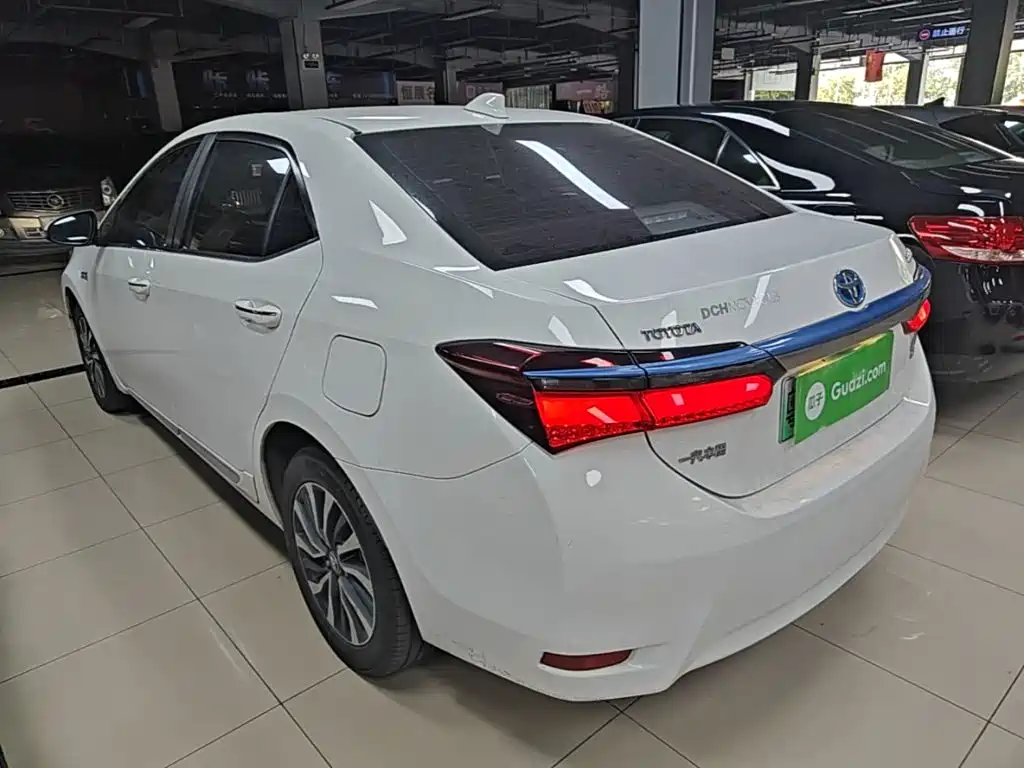 Toyota Corolla Hybrid — миниатюра 5