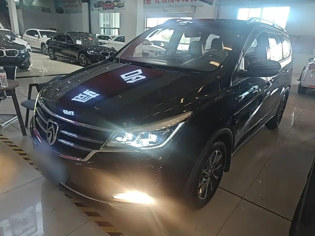 Baojun 730 2017 1.5T Manual Luxury Type 7 seats