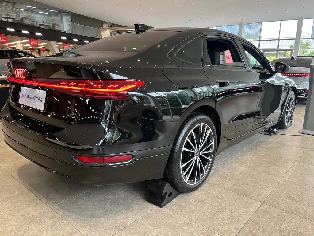 Audi A6L e-tron — миниатюра 5