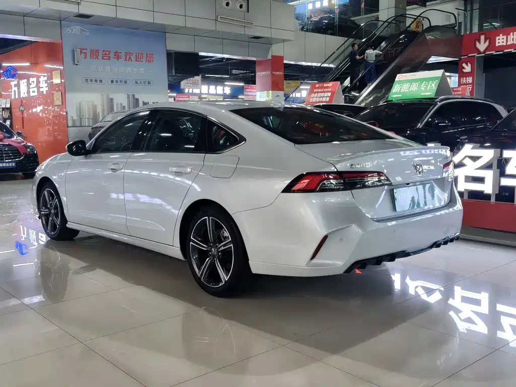 Honda Inspire PHEV — миниатюра 15