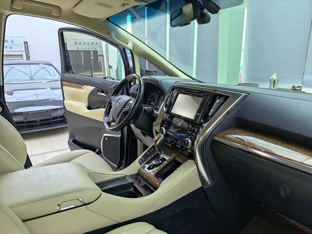 Toyota Alphard 2015 3.5L Luxury