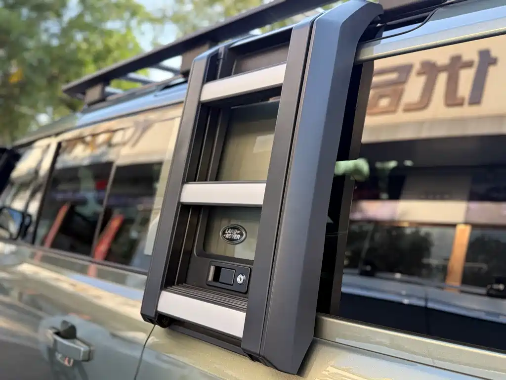 Land Rover Defender — миниатюра 36