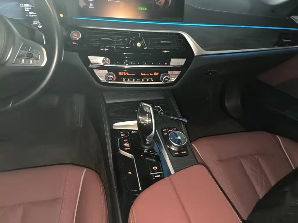BMW 5 Series — миниатюра 14