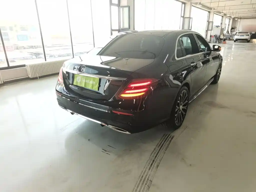 Mercedes-Benz E-Class — миниатюра 7