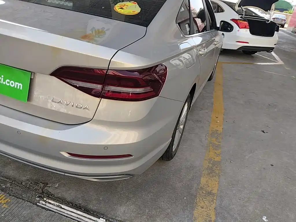 Volkswagen Lavida — миниатюра 8