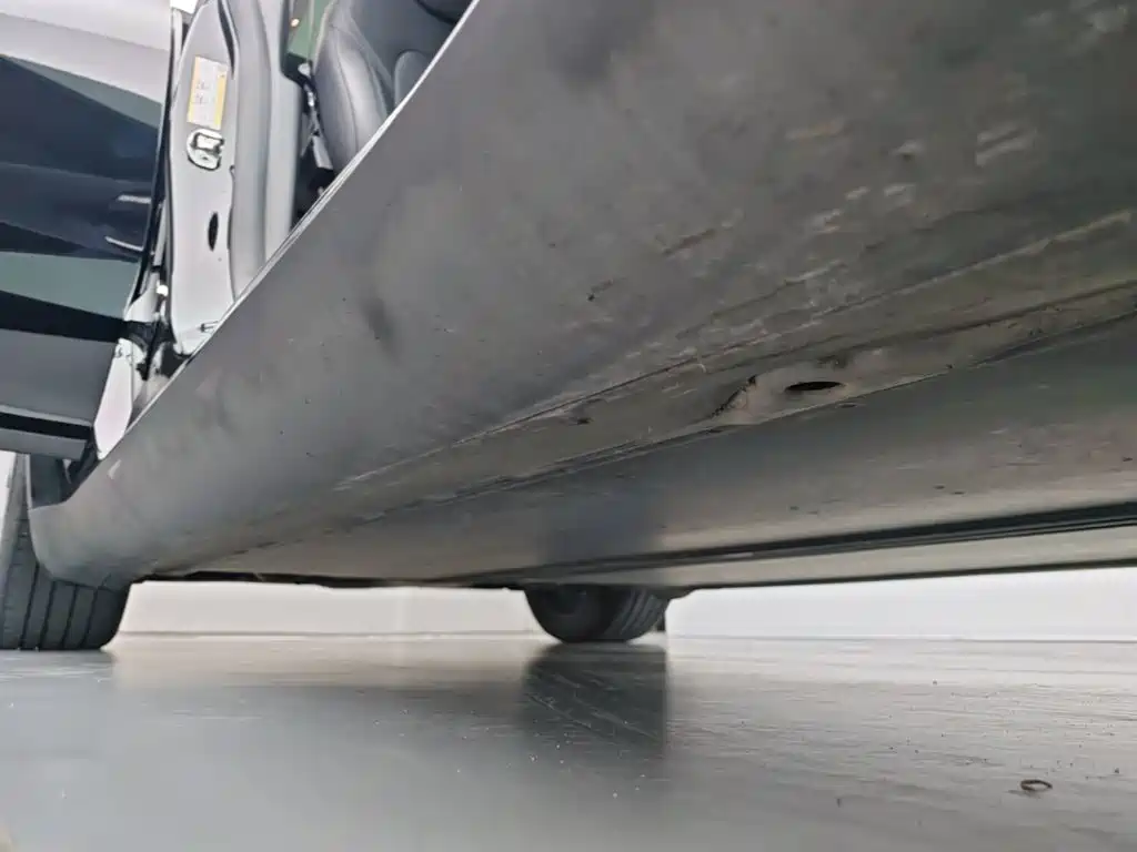 Tesla Model Y — миниатюра 21