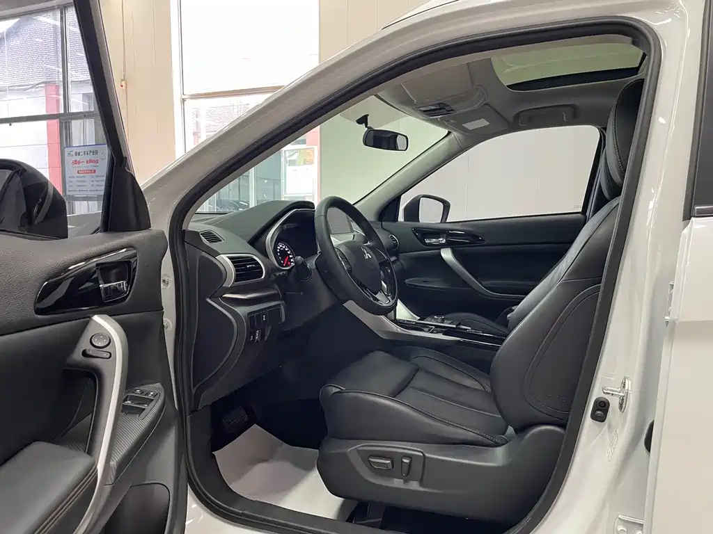 Mitsubishi Eclipse Cross — миниатюра 12