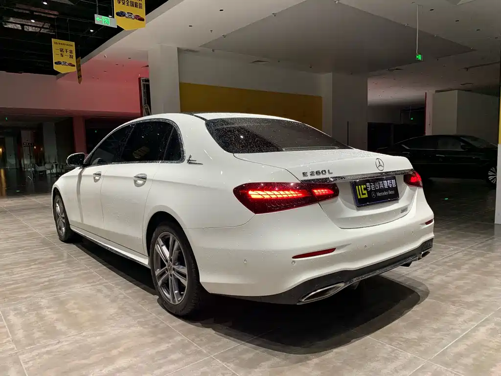 Mercedes-Benz E-Class — миниатюра 7