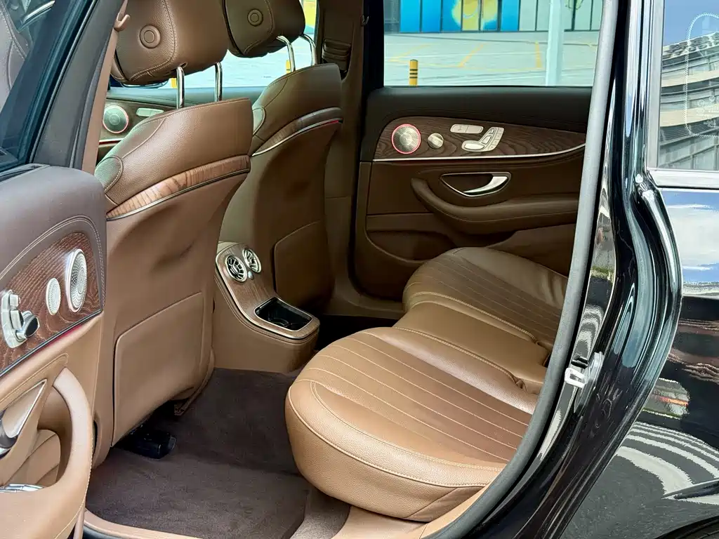 Mercedes-Benz E-Class — миниатюра 5