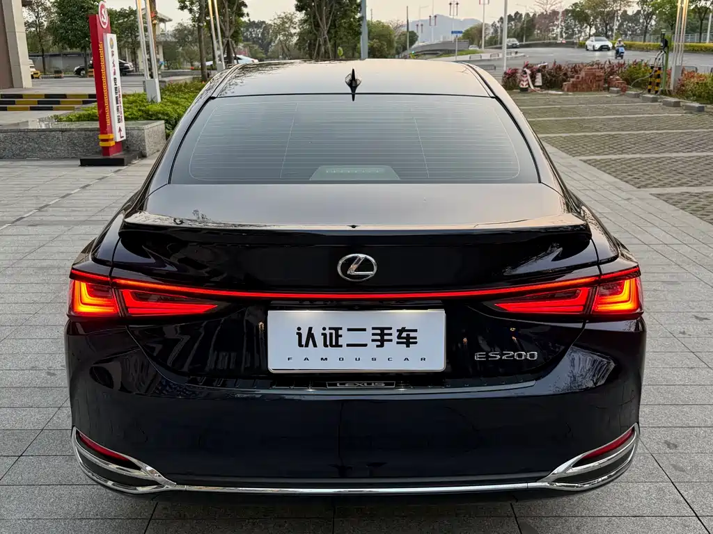 LEXUS ES