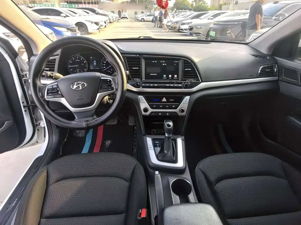 Hyundai Elantra — миниатюра 18