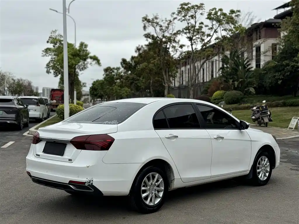 Geely Emgrand — миниатюра 15