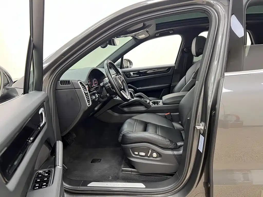 Porsche Cayenne — миниатюра 13
